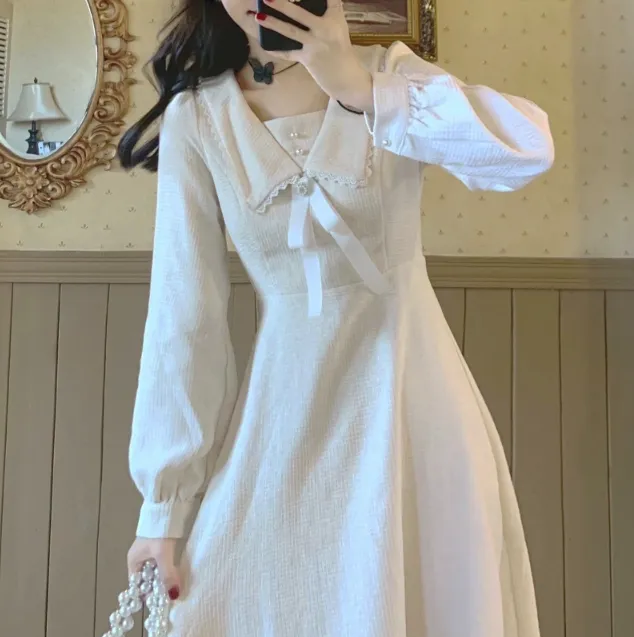 Longsleeved Midi Dress With Square Collar And Bow